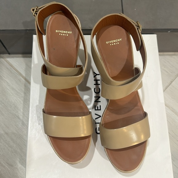 Authentic Givenchy Wedge size 40 - Picture 3 of 8